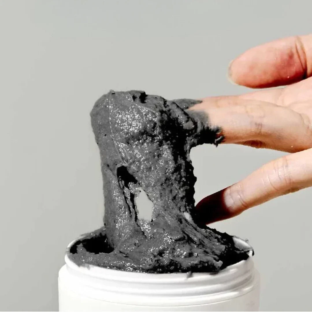 Arencia Black Tea and Yuzu Mochi Cleanser showing mochi elasticity