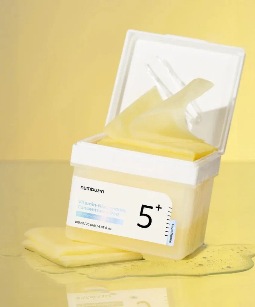 Numbuzin No.5 Vitamin-Niacinamide Concentrated Pad With Open Lid Showing Moist Yellow Square Face Pads