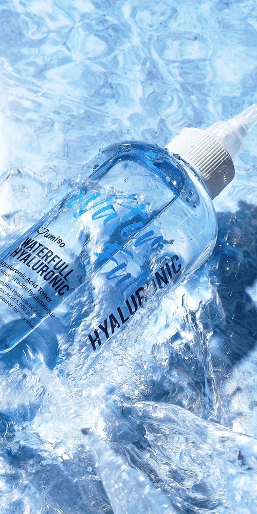 JUMISO Waterfull Hyaluronic Toner 250ml in water