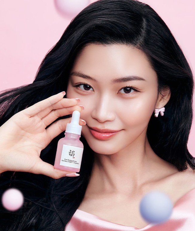 Beauty of Joseon Pore Refining Serum held by model