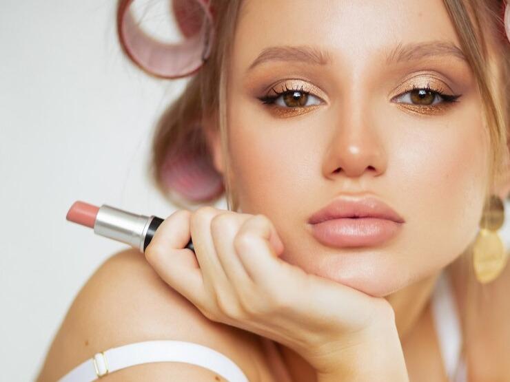 What's Your Lip Colour? - How to Co-Ordinate Your Look and Grab the Perfect Pop of Colour