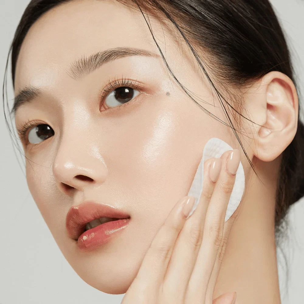 Model using Medicube Zero Pore Pads 2.0