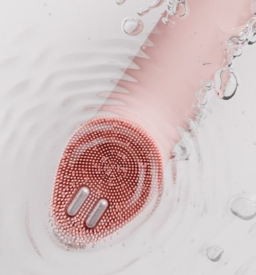 Medicube AGE-R Booster Cleanser Head submerged in water