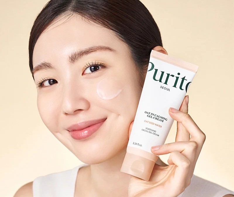 Purito Seoul Oat-In Calming Gel Cream held by model