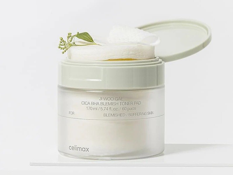 Cleansing and Calming in One Step | Celimax Ji Woo Gae Cica BHA Blemish Toner Pads Review