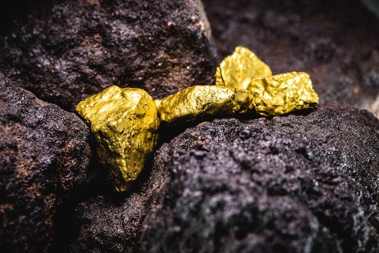 Close up of gold ore mixed with iron rocks