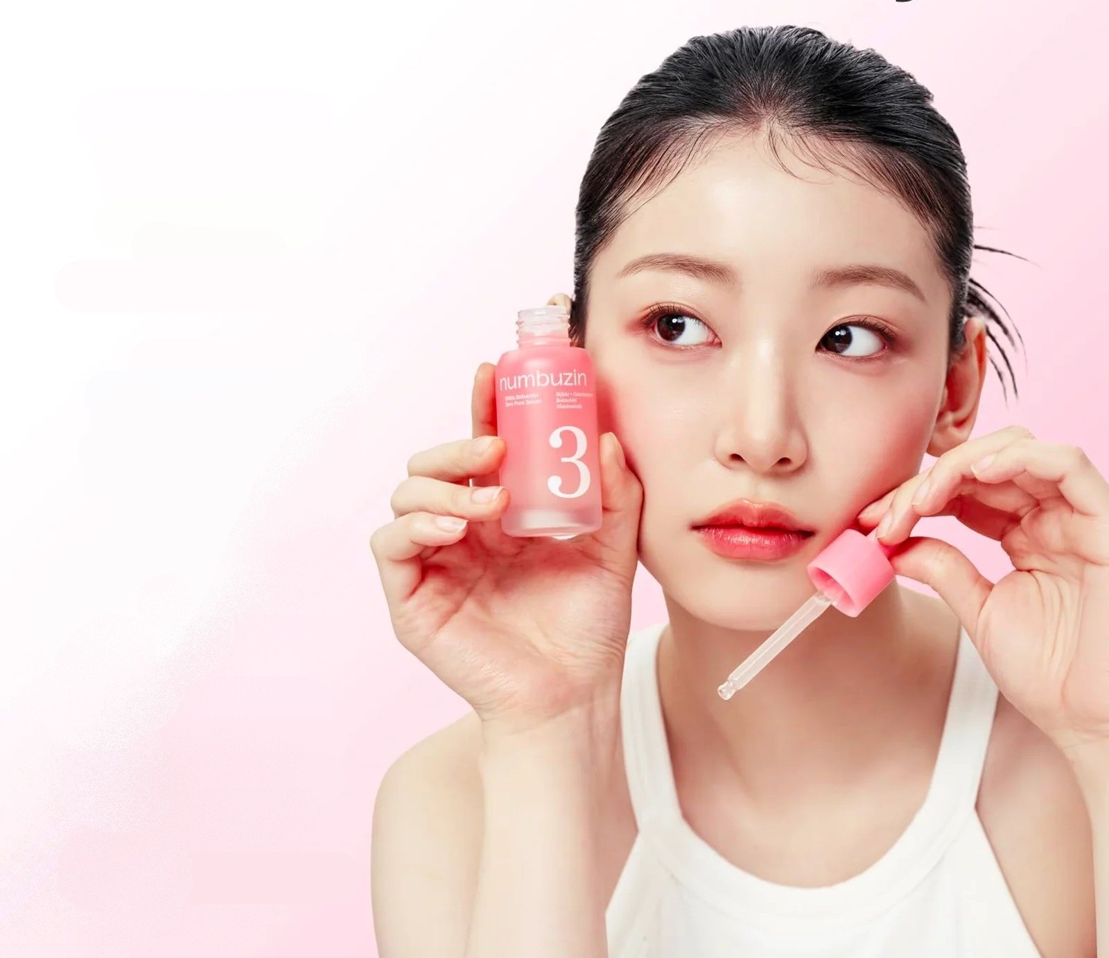 Model holding the new Numbuzin No.3 Bifida Bakuchiol Zero Pore Serum