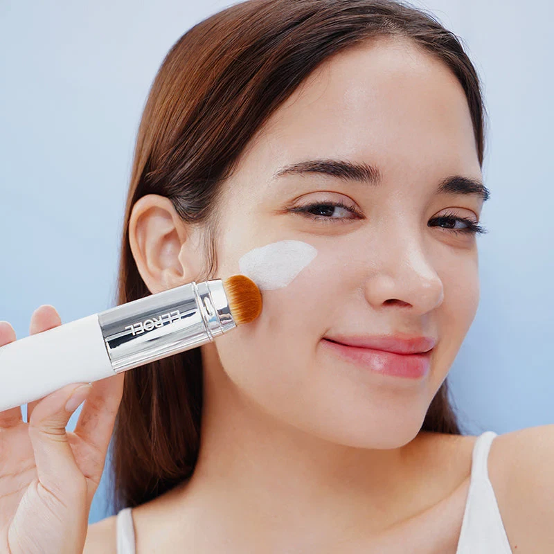 Elroel Blanc Cover Cream Stick Foundation used by model