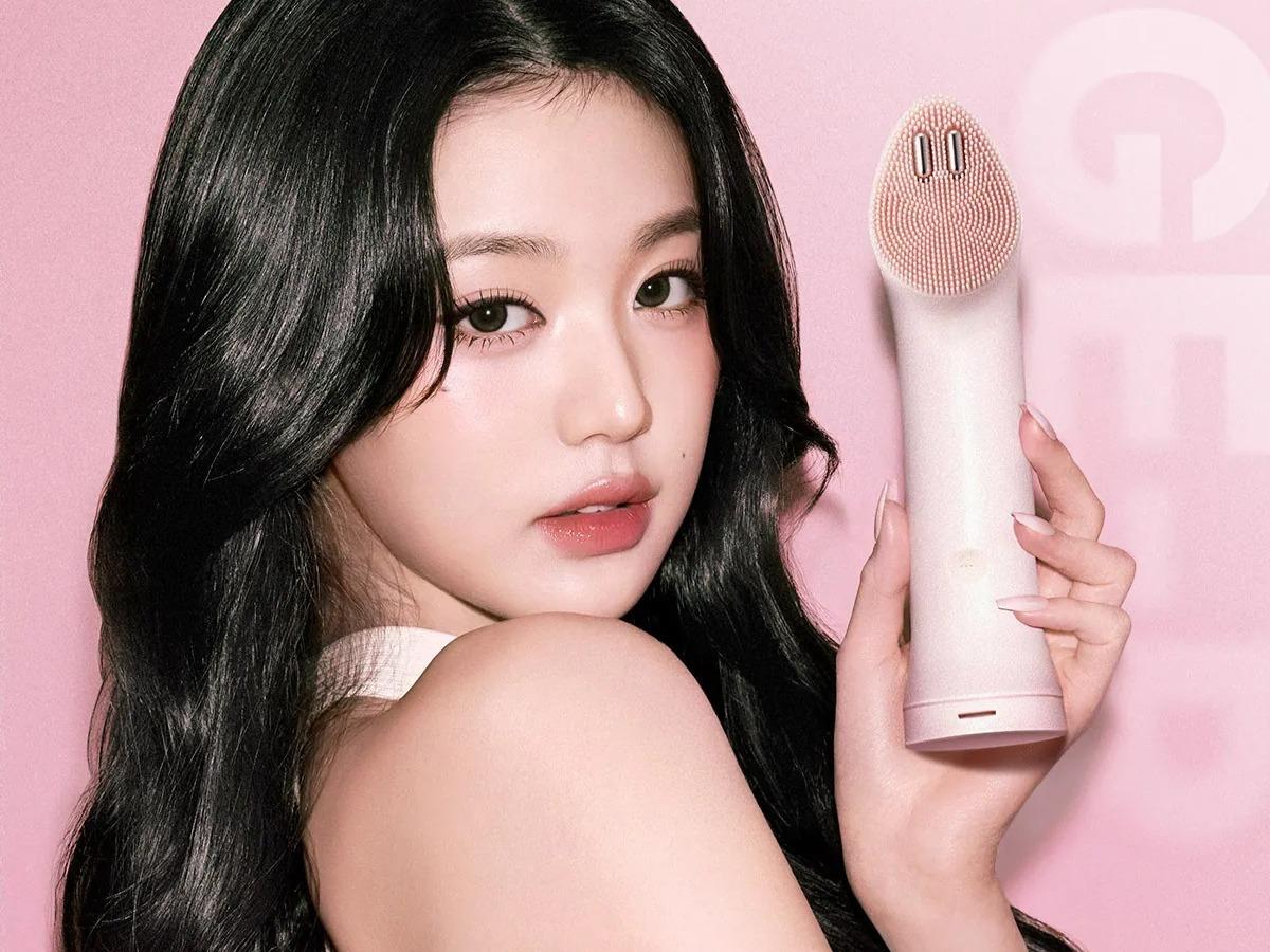 Medicube AGE-R Booster Cleanser Head Review β Perfect for Acne Care?