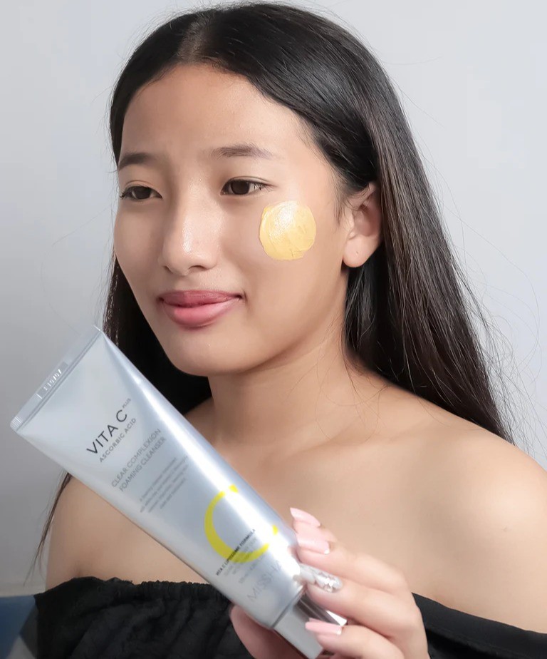 Missha Vita C Plus Clear Complexion Foaming Cleanser