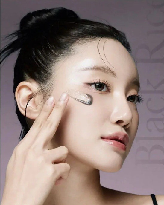 Mixsoon Black Rice Peeling Ampoule Model