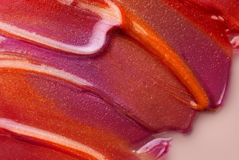 Blend of popular lip tints (red, orange, pink and purple) with light sparkles