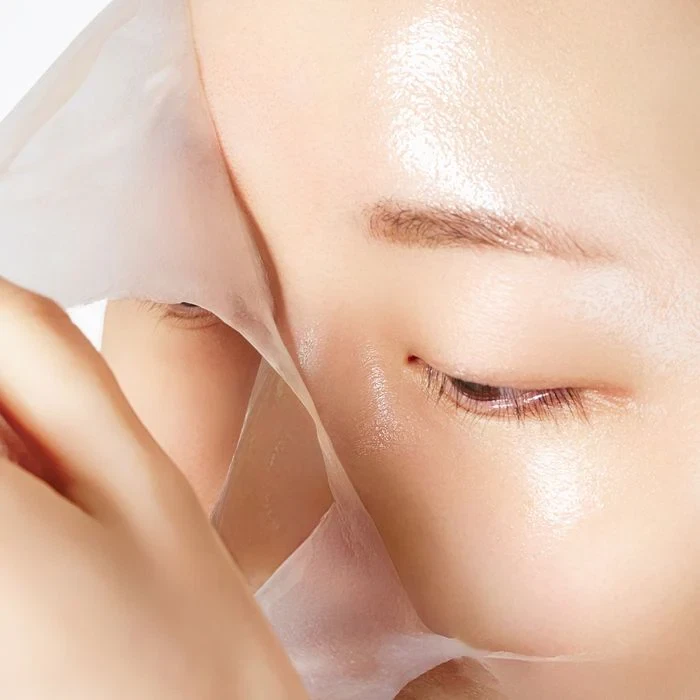 Model using Abib Dark Spot Collagen Wrapping Mask