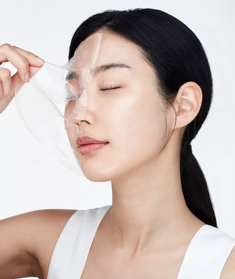 Biodance model pulling off the hydrogel mask