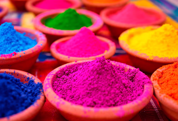 Bright colour powders in various trays