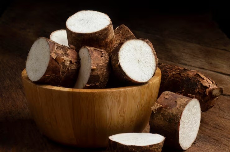 Cut chunks of kudzu root sitting in a wooden bowl